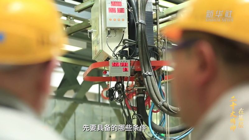 企业在选择OA协同办公系统时，应综合考虑以下因素：